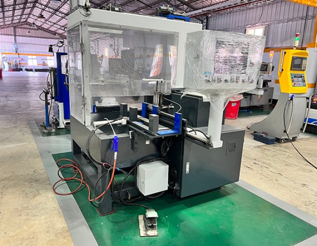 四軸鋸料機 JIH- CNC4S