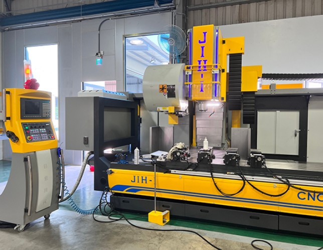 CNC 加工中心機三軸
